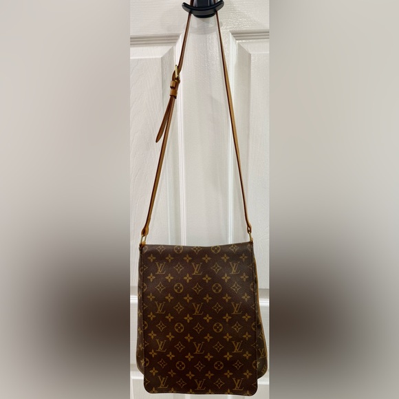 Louis Vuitton Handbags - Authentic Louis Vuitton Monogram Musette GM Messenger Crossbody Bag